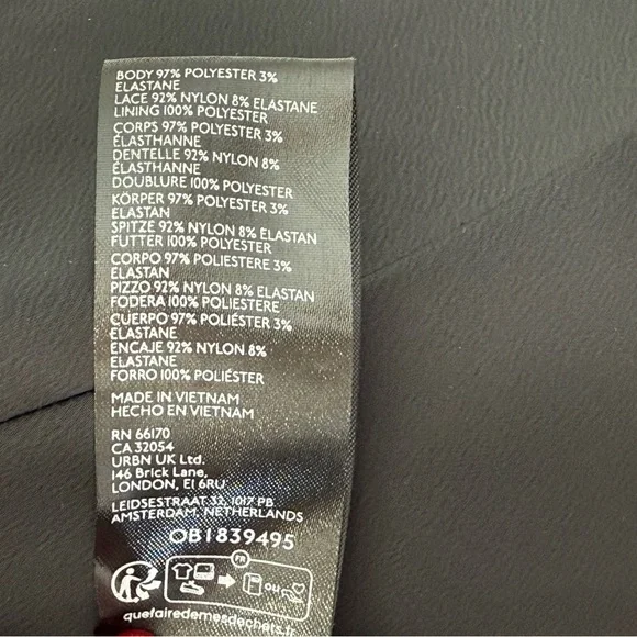 Kimchi Blue Cleo Black Satin Lace Wide-Leg Jumpsuit NWT Women’s Size M - Picture 12 of 13